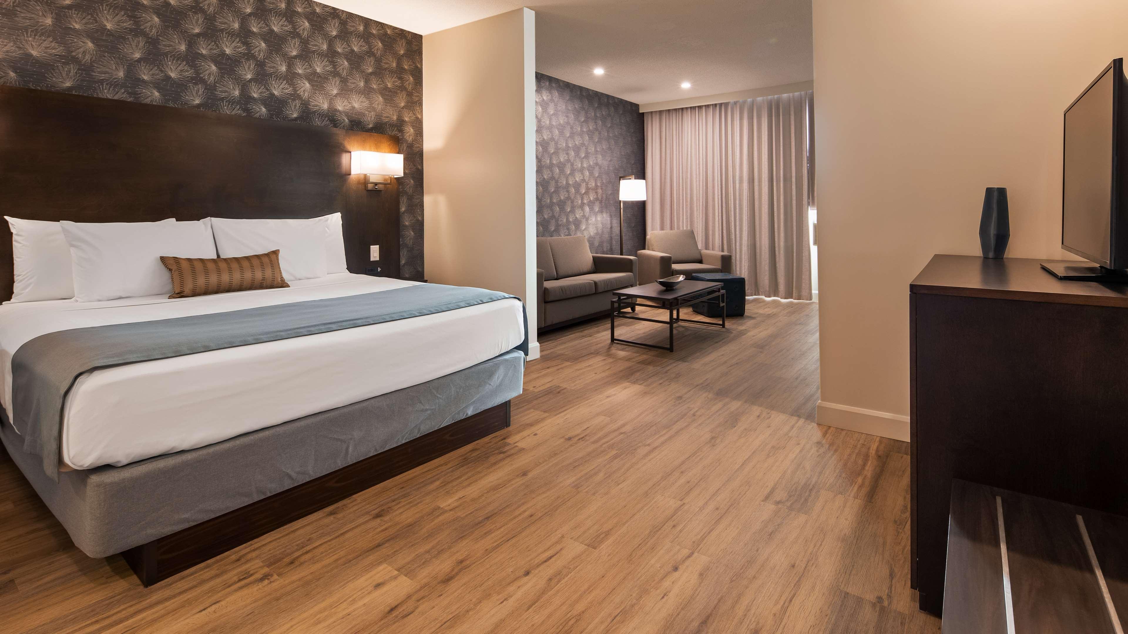 Best Western Plus Montreal East Exterior photo