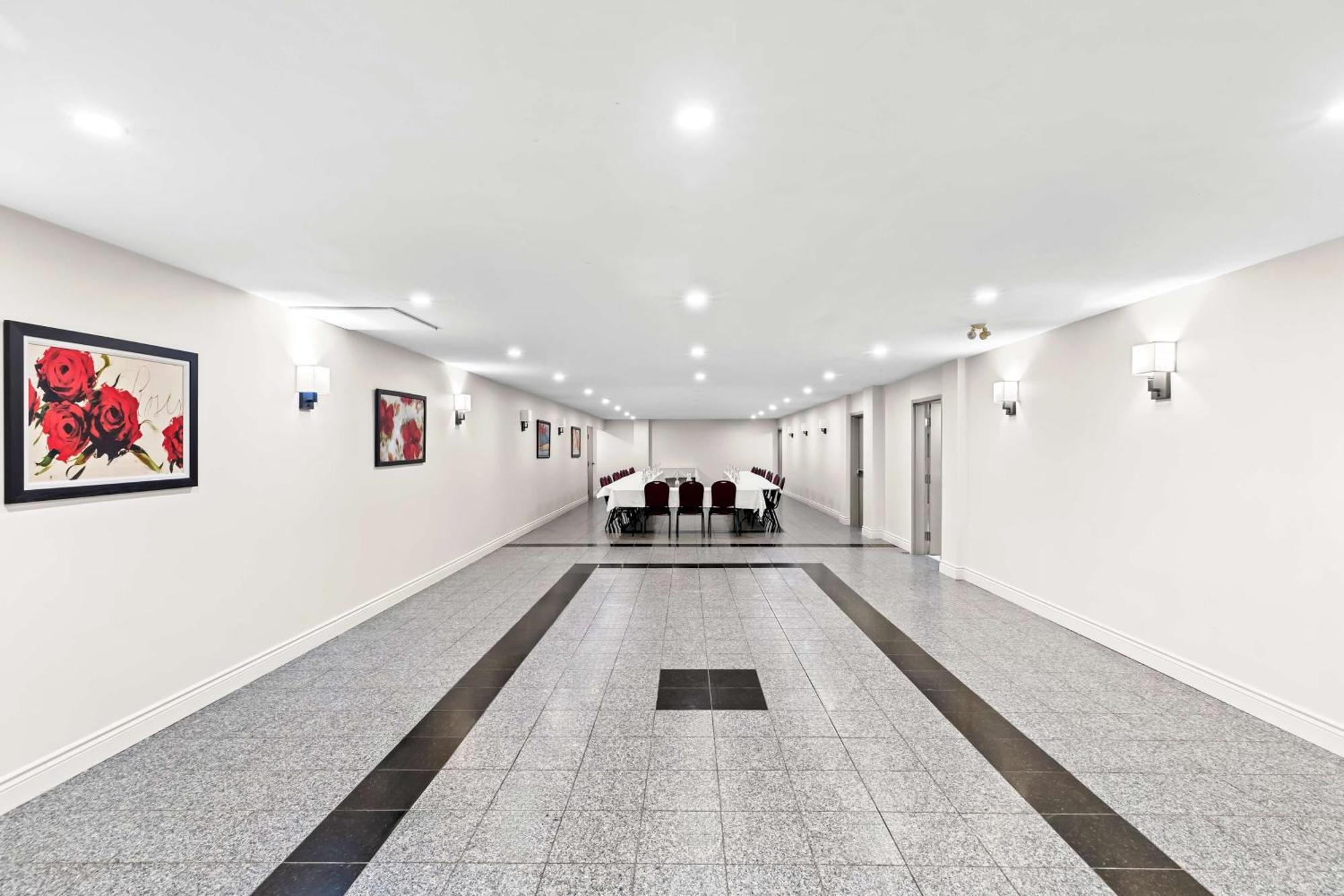 Best Western Plus Montreal East Exterior photo