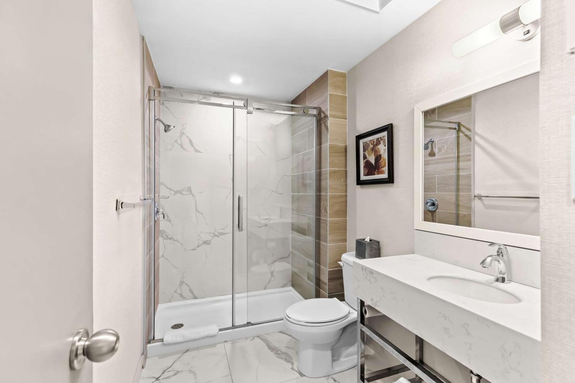 Best Western Plus Montreal East Exterior photo