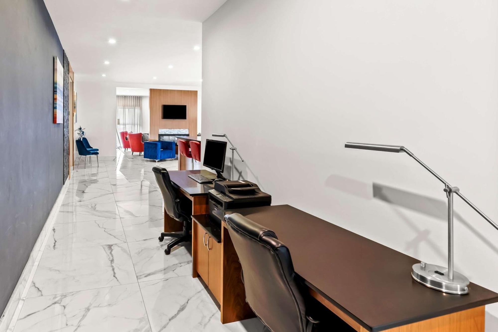 Best Western Plus Montreal East Exterior photo