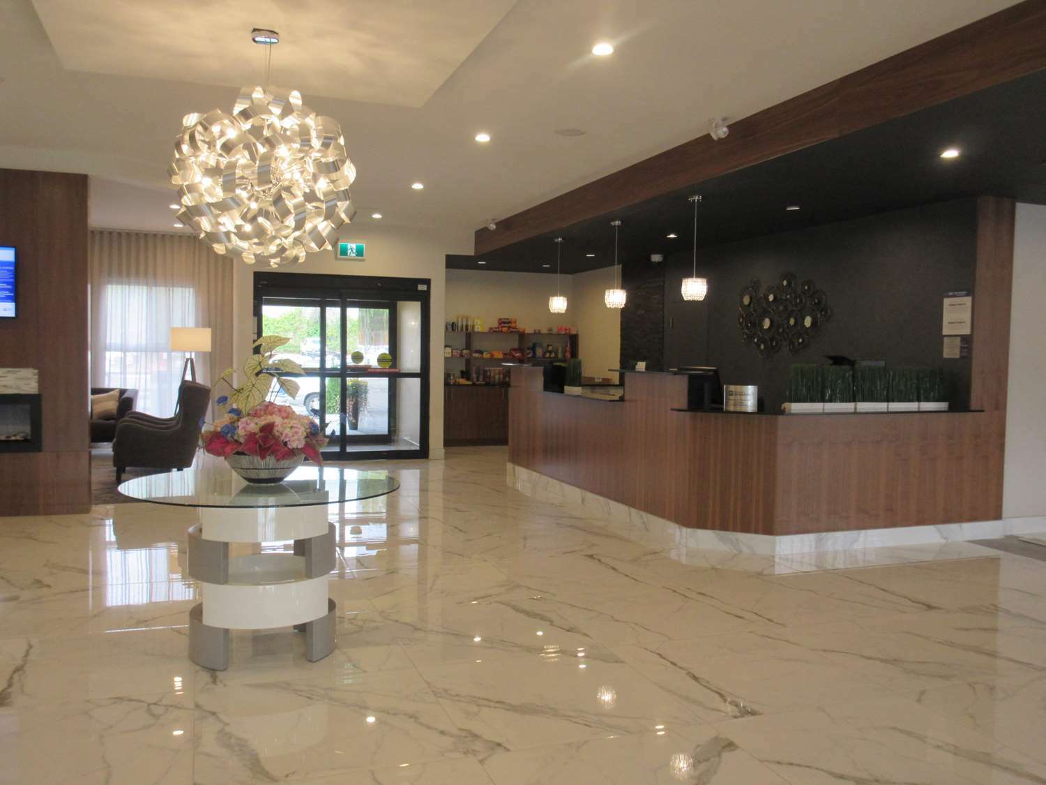 Best Western Plus Montreal East Interior photo